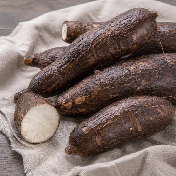 Feuilles de Manioc à la Mangue Verte — recette végétarienne à base de feuilles de manioc (saka-saka), 5 ingrédients